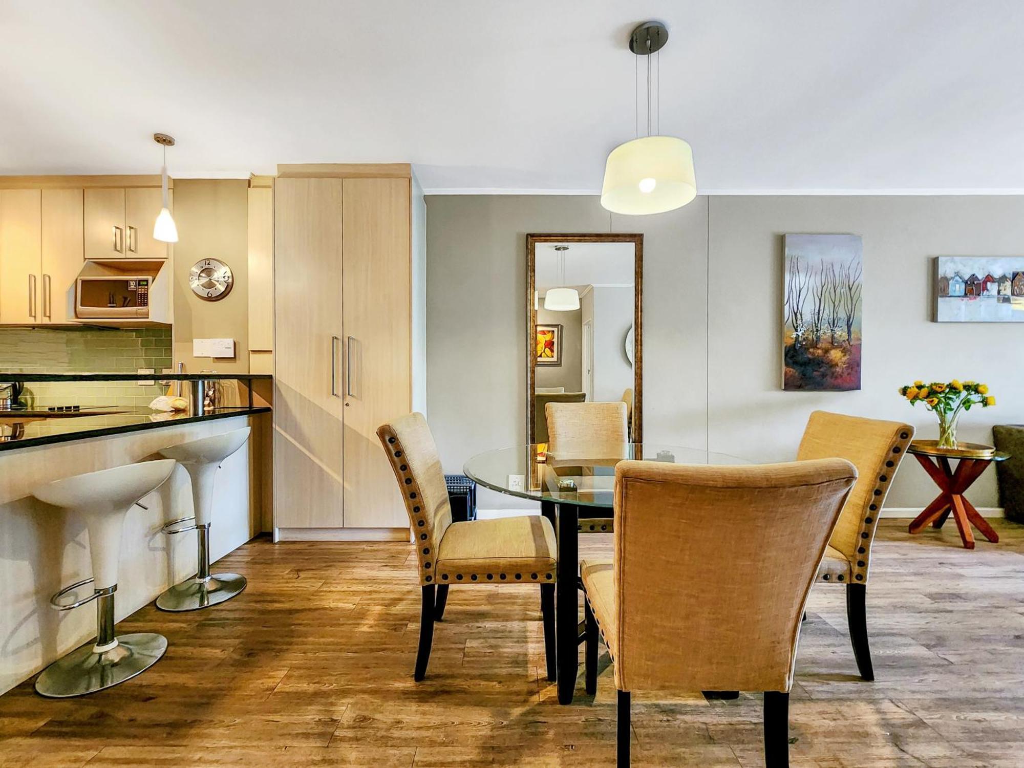Apartment Peaceful Retreat, Pools, Gym, Parks *
