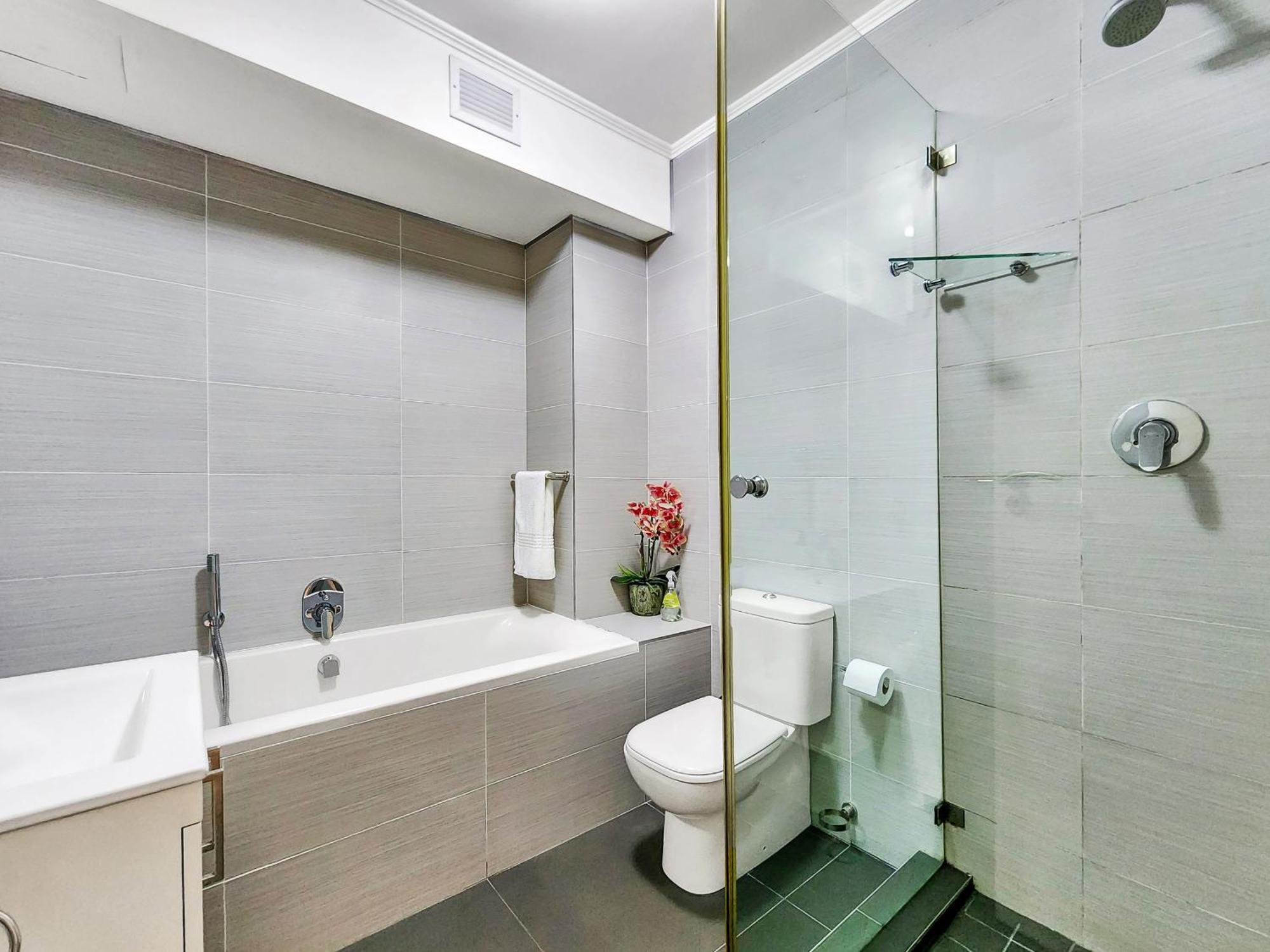 Apartment Peaceful Retreat, Pools, Gym, Parks