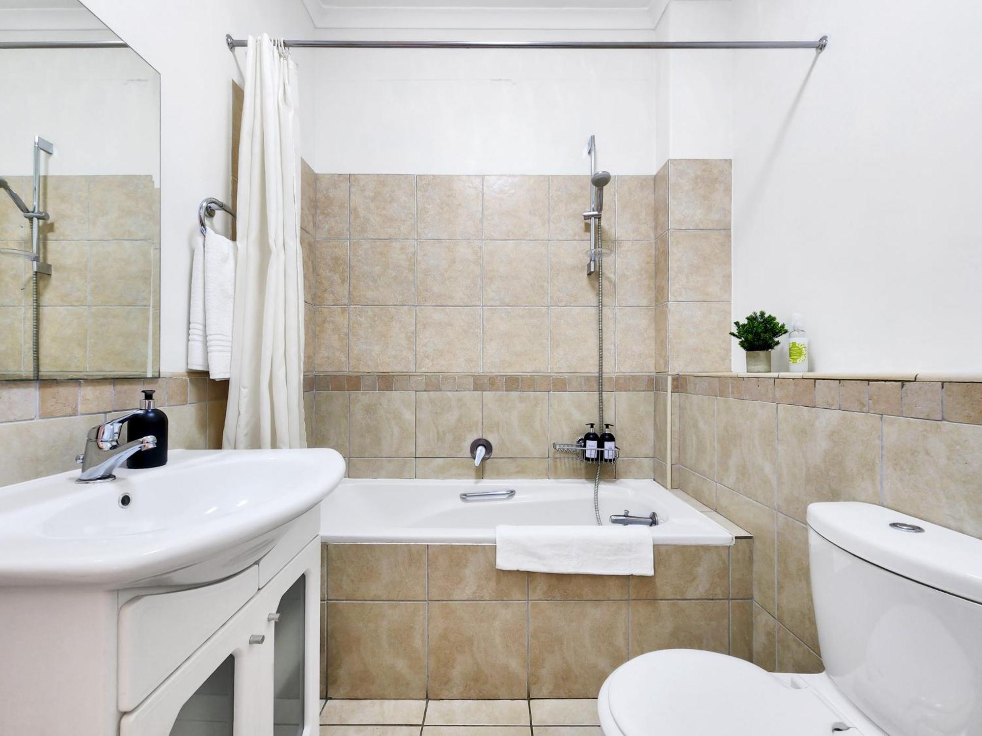 Peaceful Retreat, Pools, Gym, Parks Cape Town