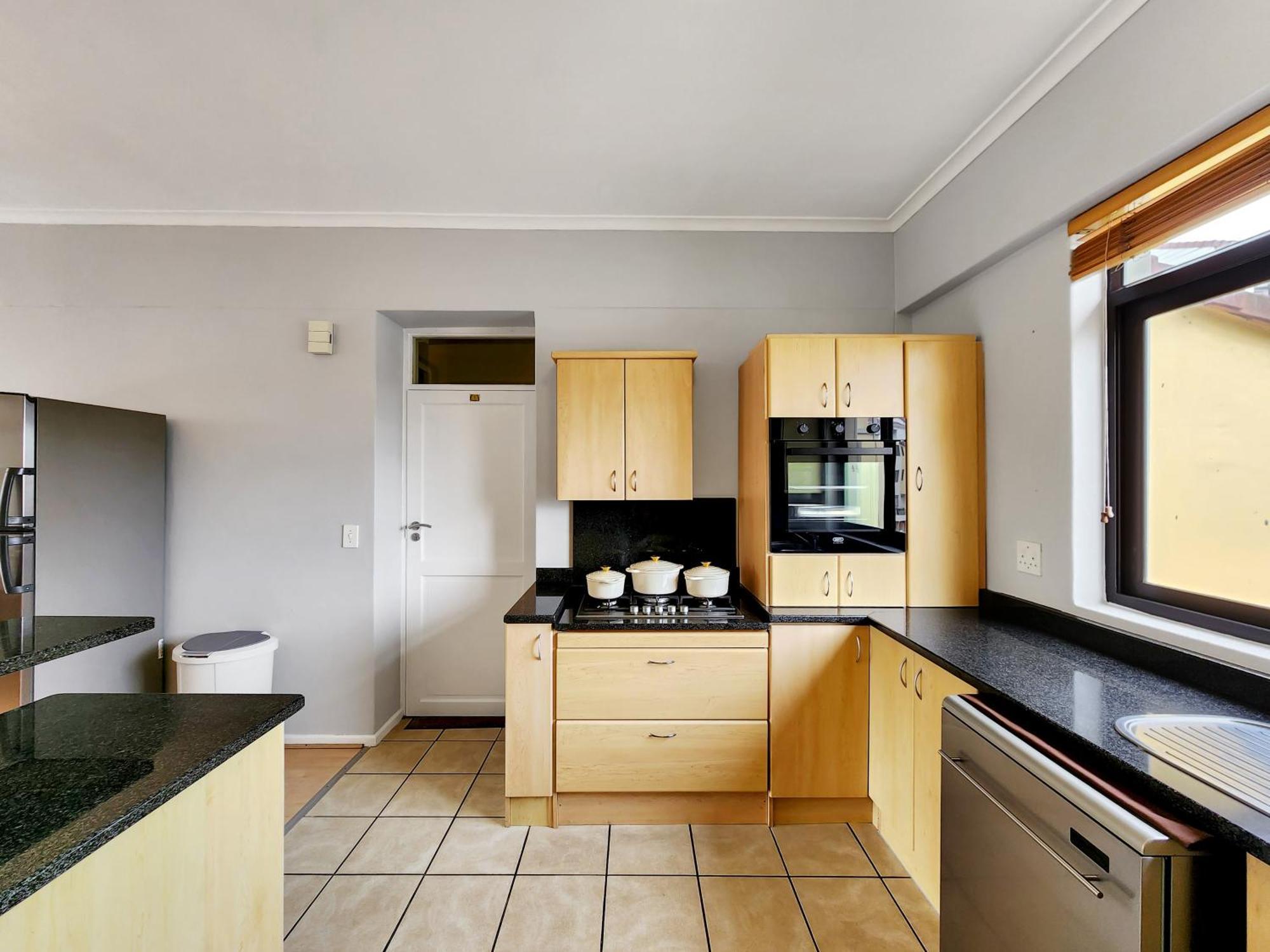 Apartment Peaceful Retreat, Pools, Gym, Parks