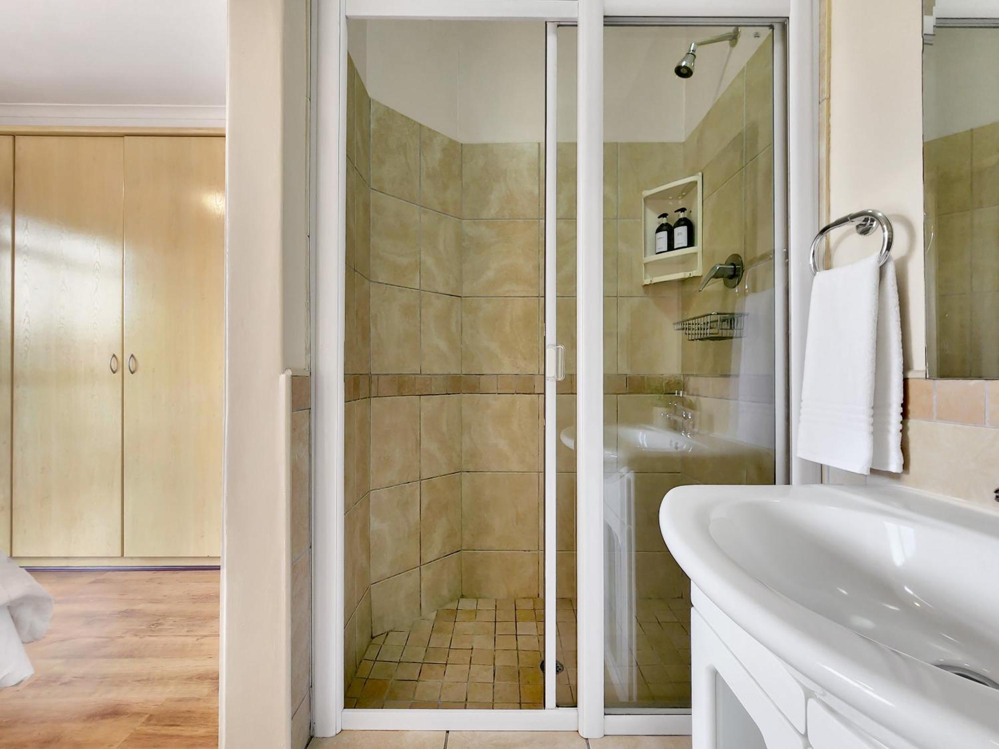 Peaceful Retreat, Pools, Gym, Parks * Cape Town
